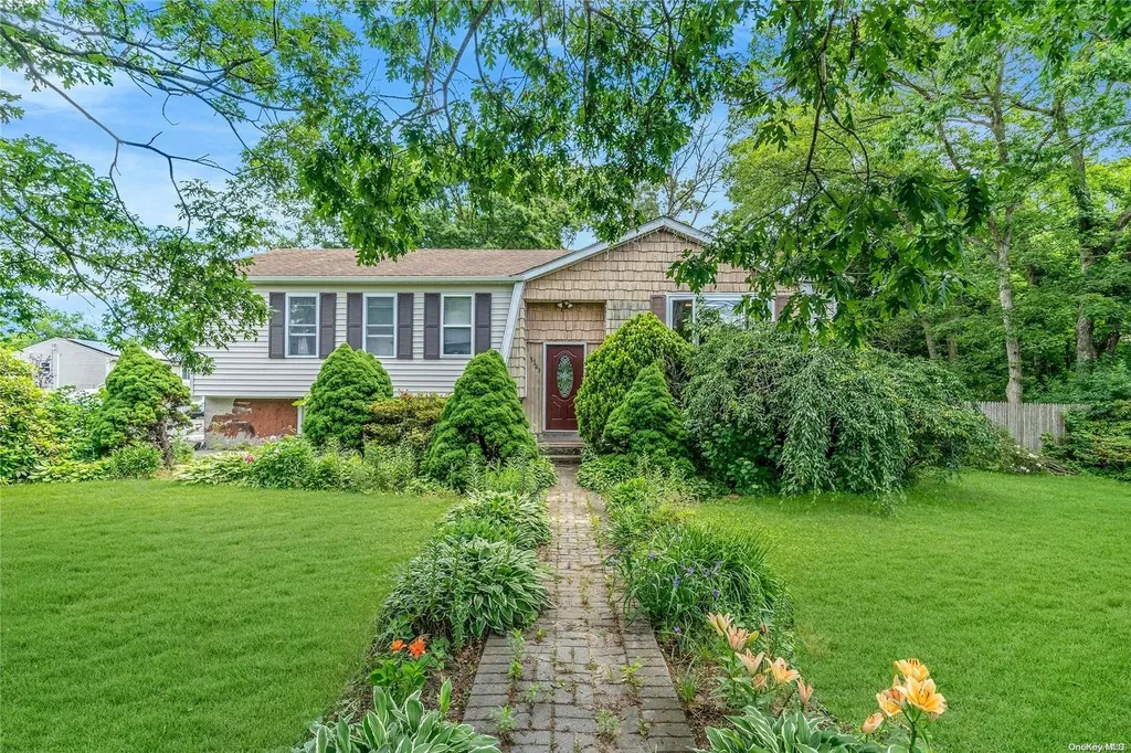 1389 Islip Avenue Central Islip NY 11722