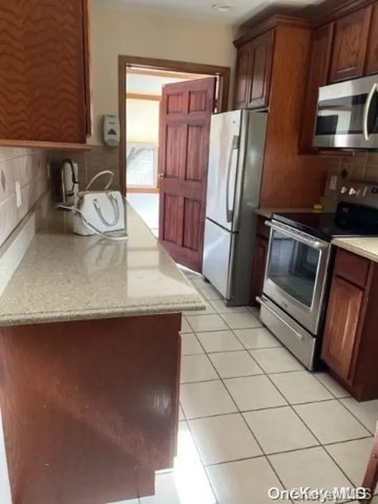 8 William Street Copiague NY 11726