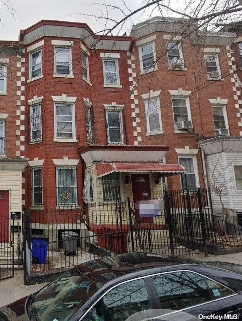 362 E 198th Street Bronx NY 10458