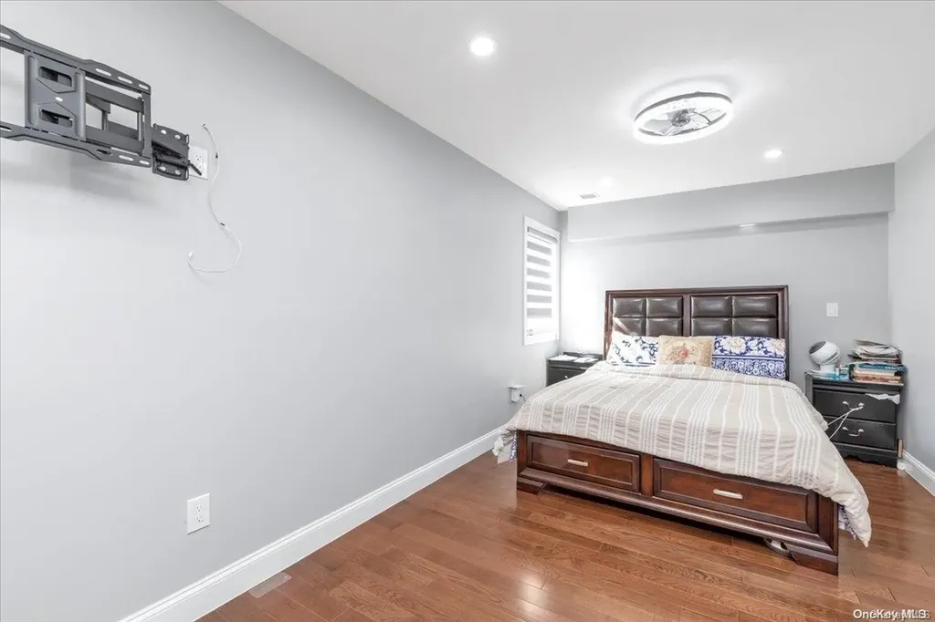 54 Herbert Drive New Hyde Park NY 11040