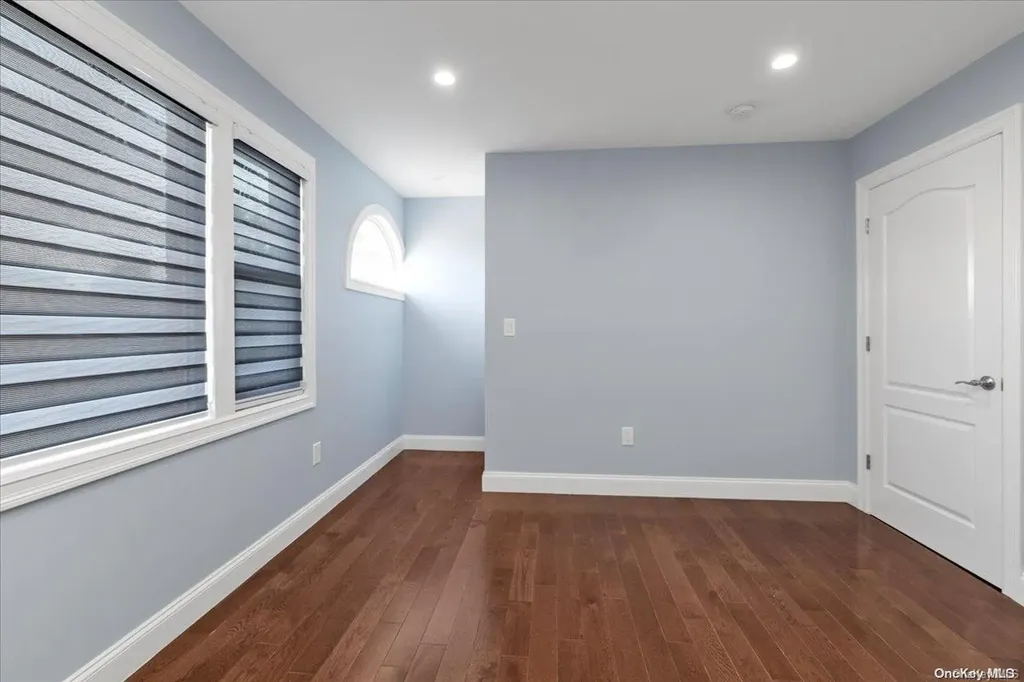 54 Herbert Drive New Hyde Park NY 11040