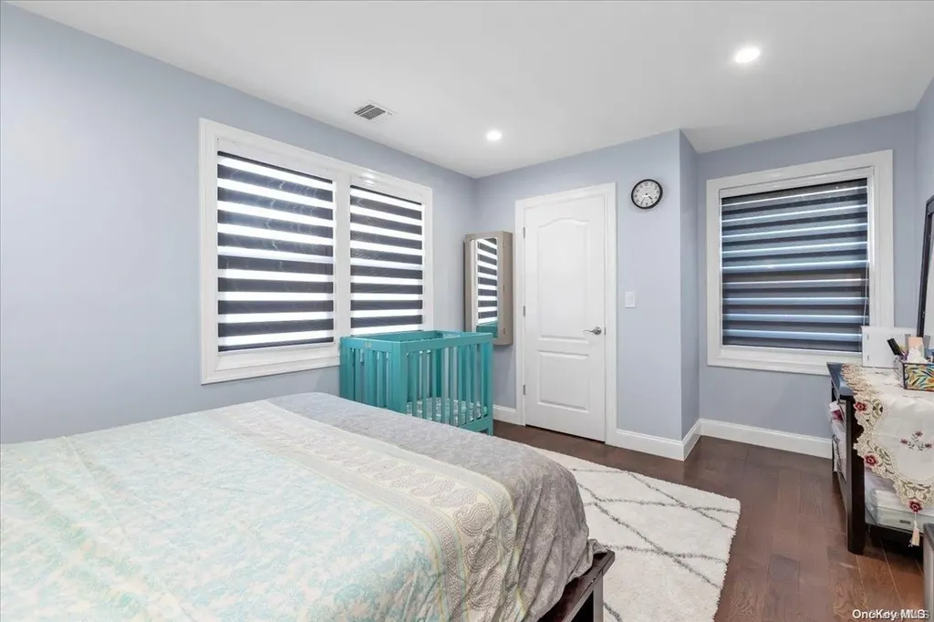 54 Herbert Drive New Hyde Park NY 11040