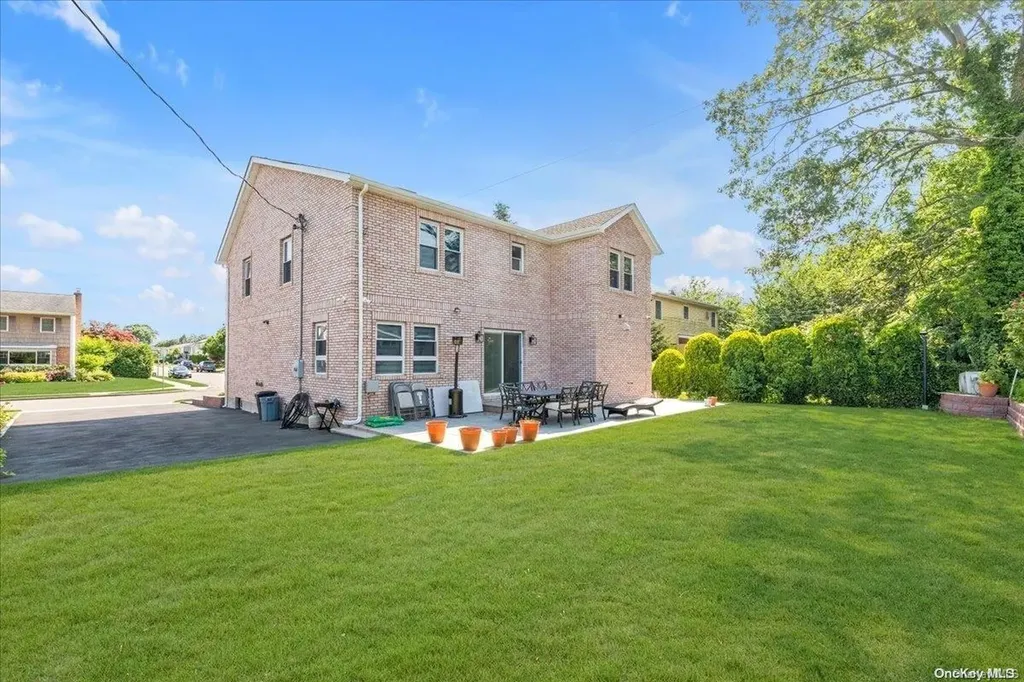 54 Herbert Drive New Hyde Park NY 11040