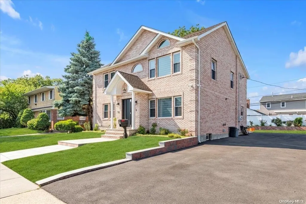 54 Herbert Drive New Hyde Park NY 11040