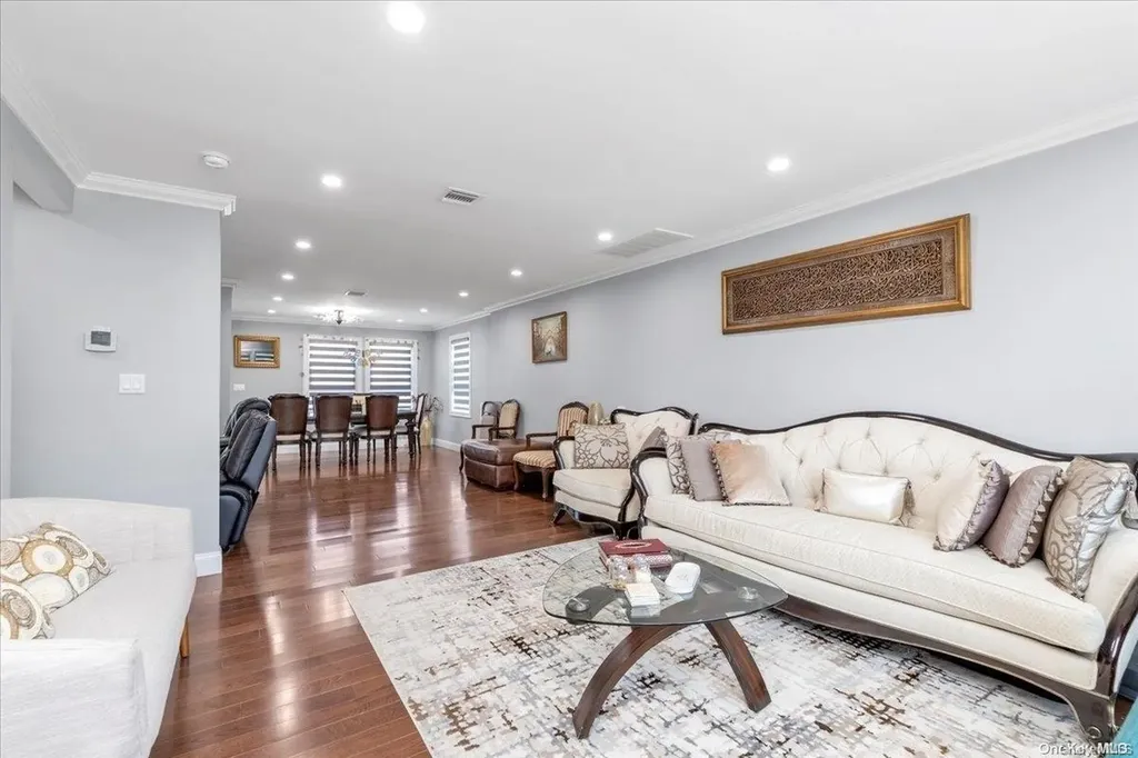 54 Herbert Drive New Hyde Park NY 11040