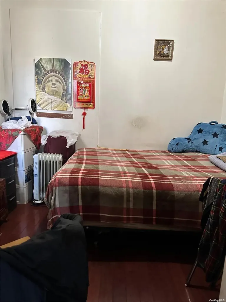 34-00 Linneaus Place Flushing NY 11354