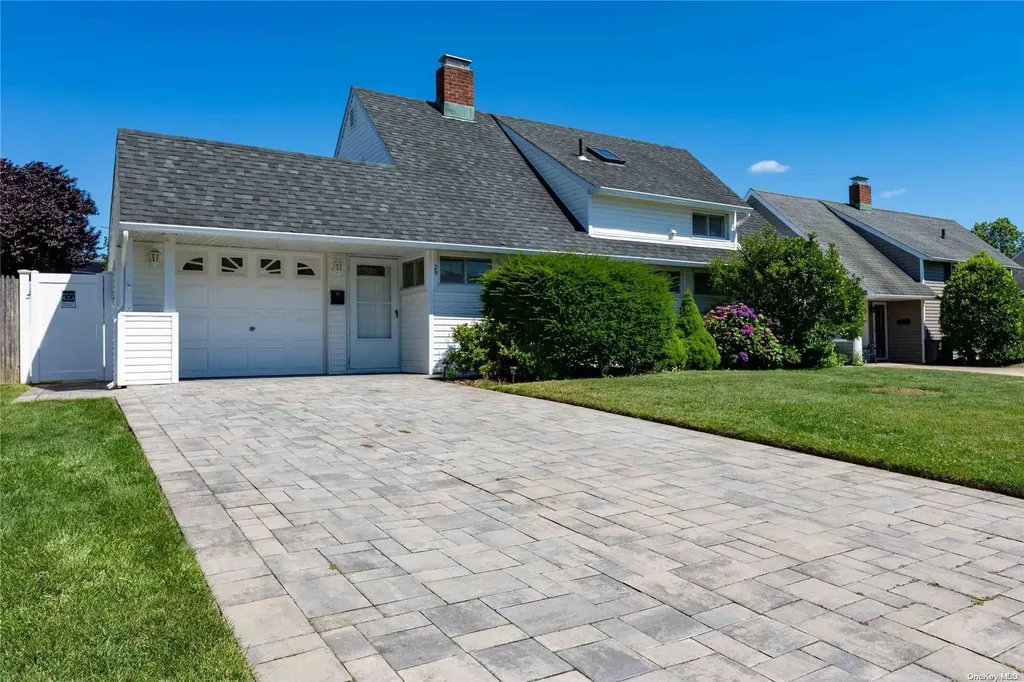 25 Russet Lane Wantagh NY 11793