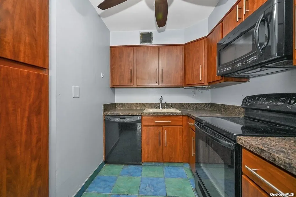 166-10 Powells Cove Boulevard Beechhurst NY 11357