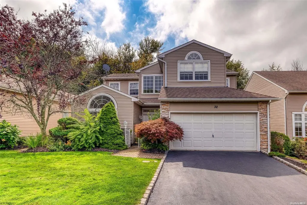 32 Hamlet Drive Hauppauge NY 11788