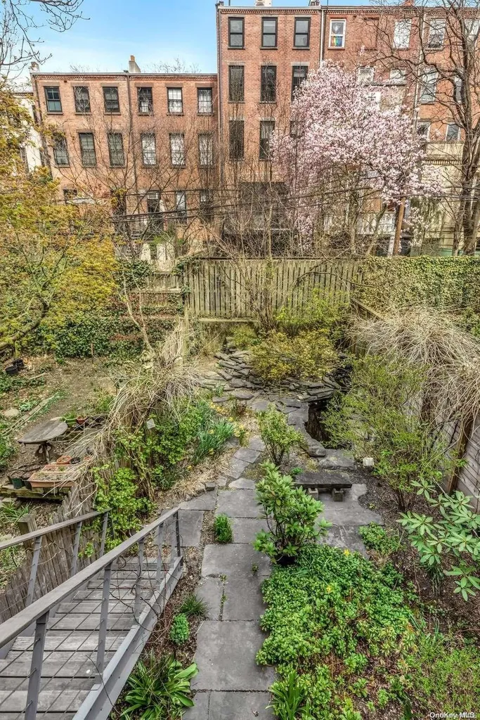29 South Elliott Brooklyn NY 11217