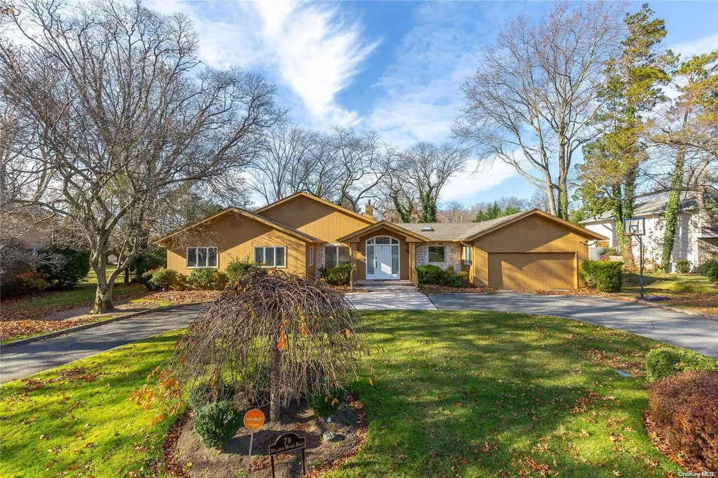 79 Meadow Woods Road Great Neck NY 11020