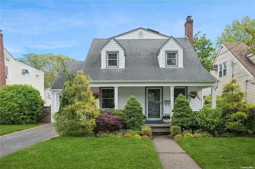 1557 Berkeley Avenue North Baldwin NY 11510
