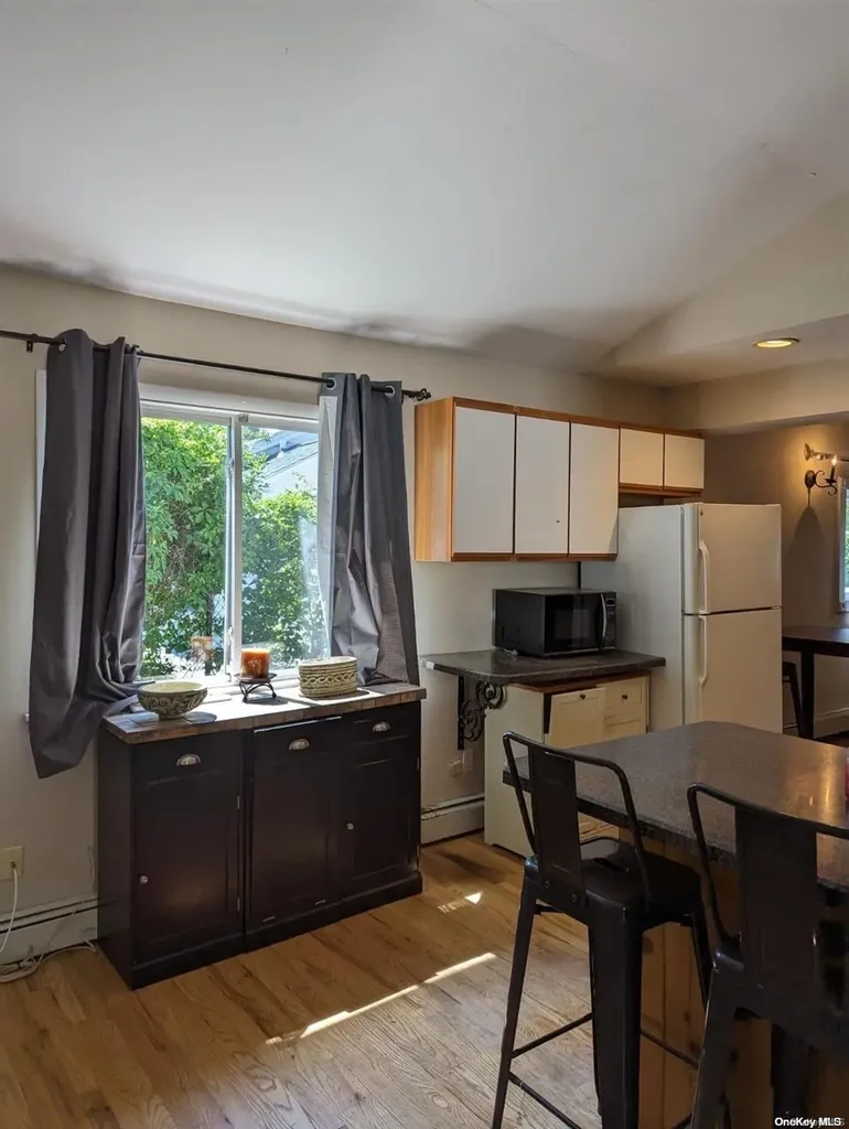9 Hamilton Avenue North Babylon NY 11703