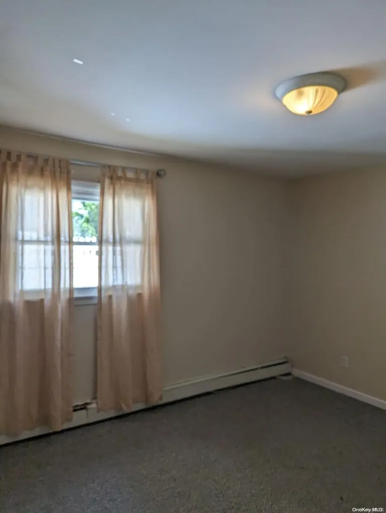 9 Hamilton Avenue North Babylon NY 11703