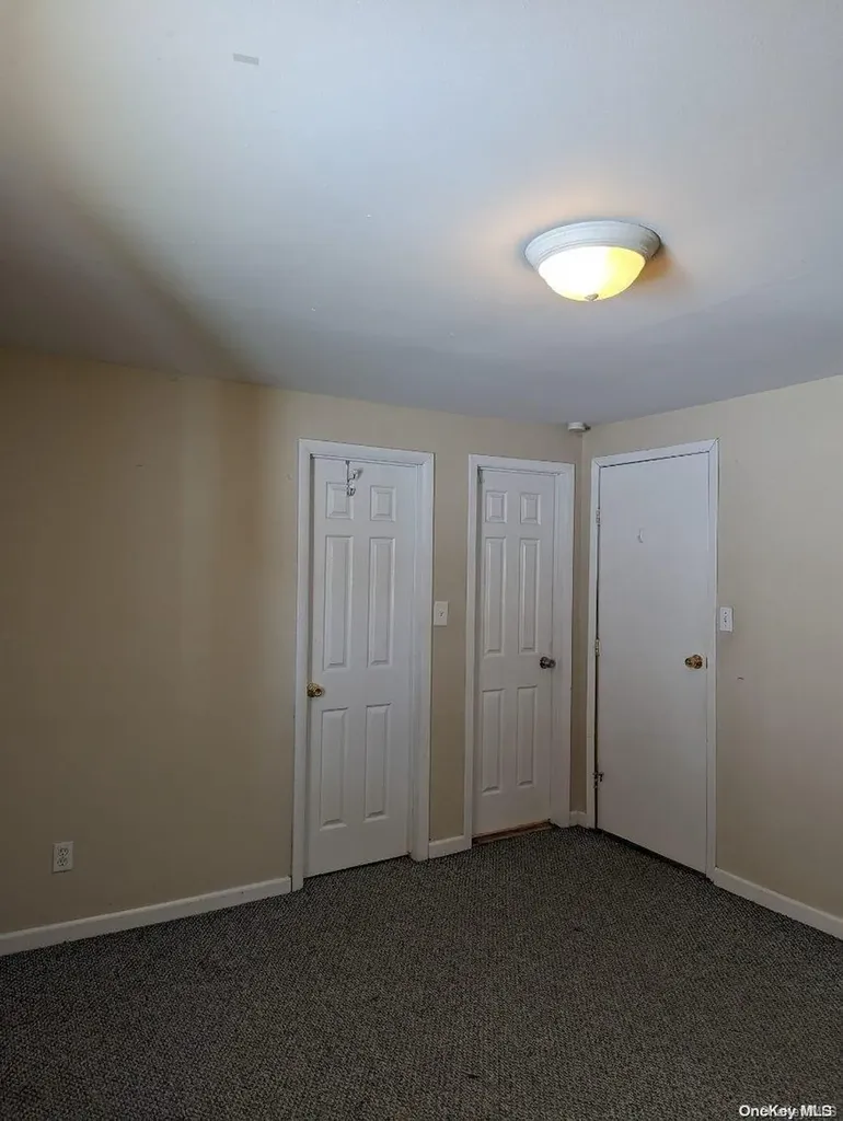 9 Hamilton Avenue North Babylon NY 11703
