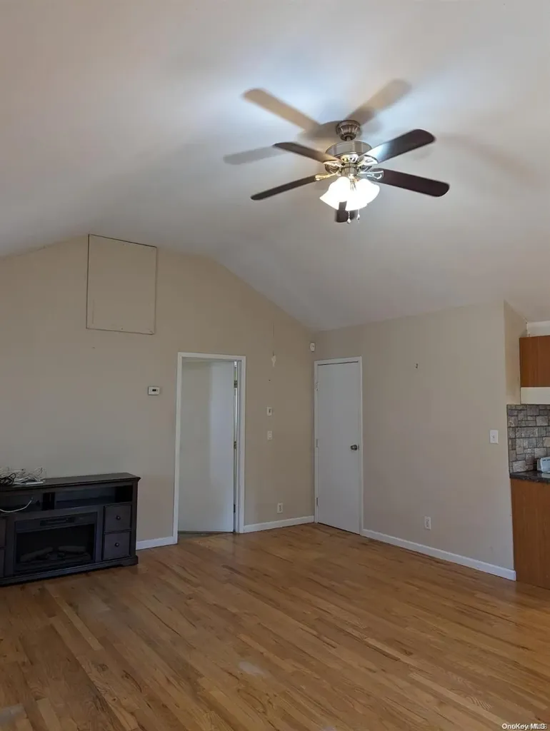9 Hamilton Avenue North Babylon NY 11703