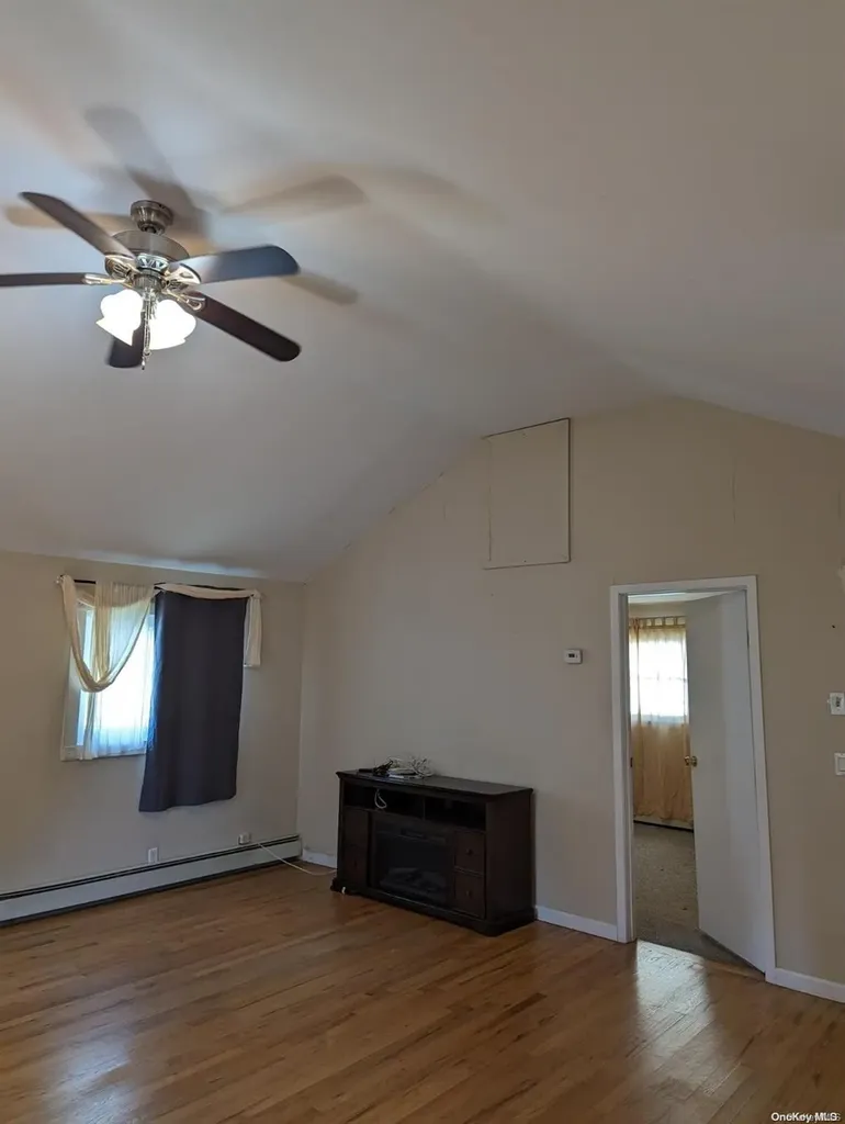 9 Hamilton Avenue North Babylon NY 11703