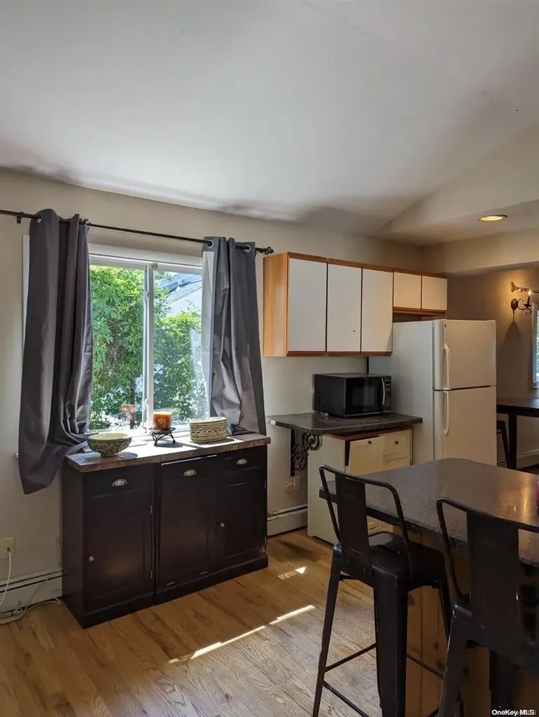 9 Hamilton Avenue North Babylon NY 11703