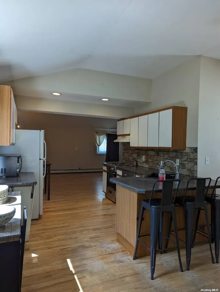 9 Hamilton Avenue North Babylon NY 11703