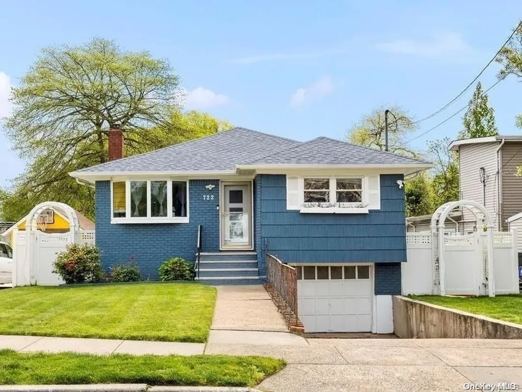 722 Lakeside Drive Baldwin NY 11510