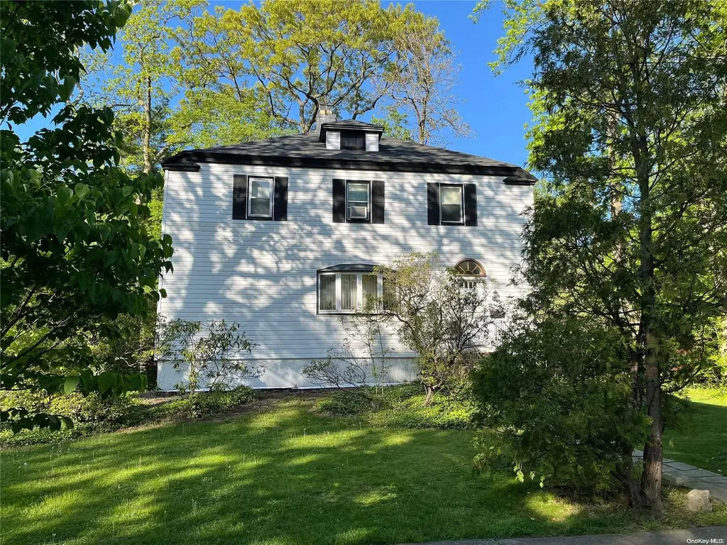 25 Crescent Road Great Neck NY 11021