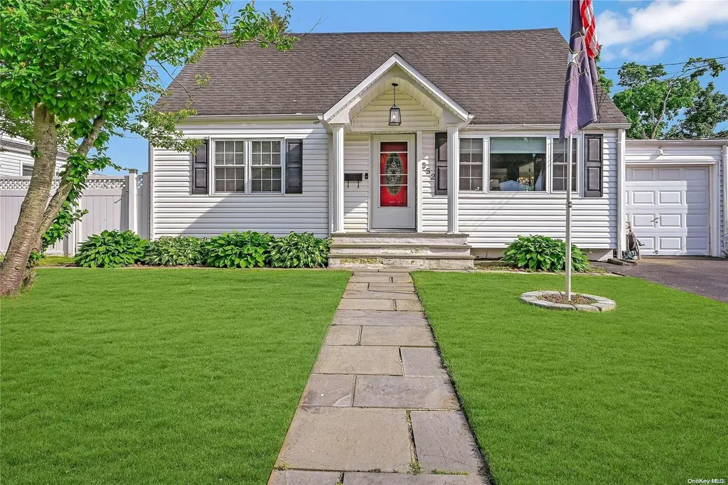 552 18th Street West Babylon NY 11704
