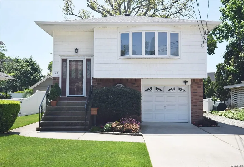 12 Jarvis Place Lynbrook NY 11563