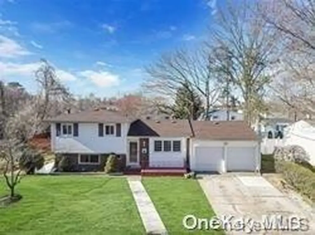 23 Dix Street Deer Park NY 11729