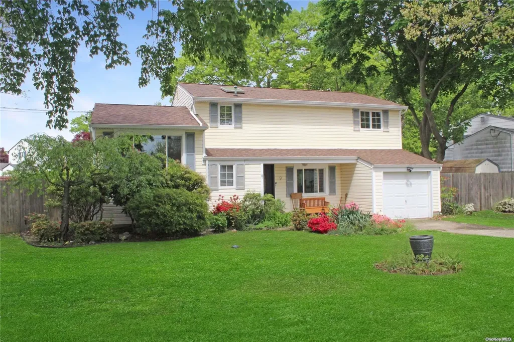 9 Comet Road Selden NY 11784
