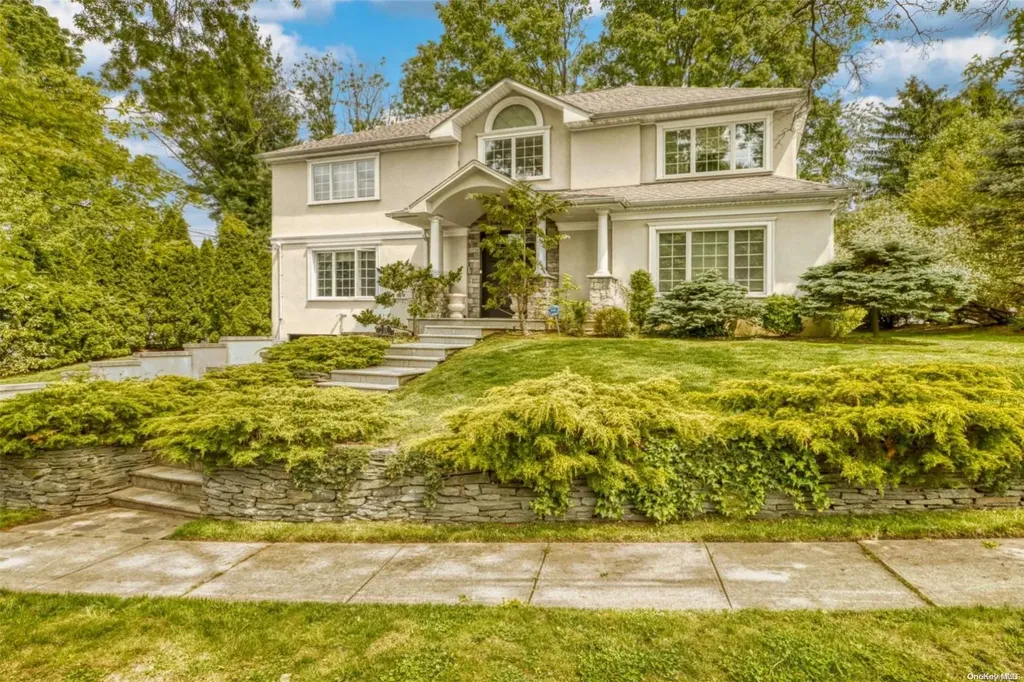 25 Bay Driveway Manhasset NY 11030