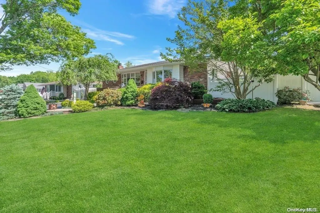 14 Sheldon Place Commack NY 11725