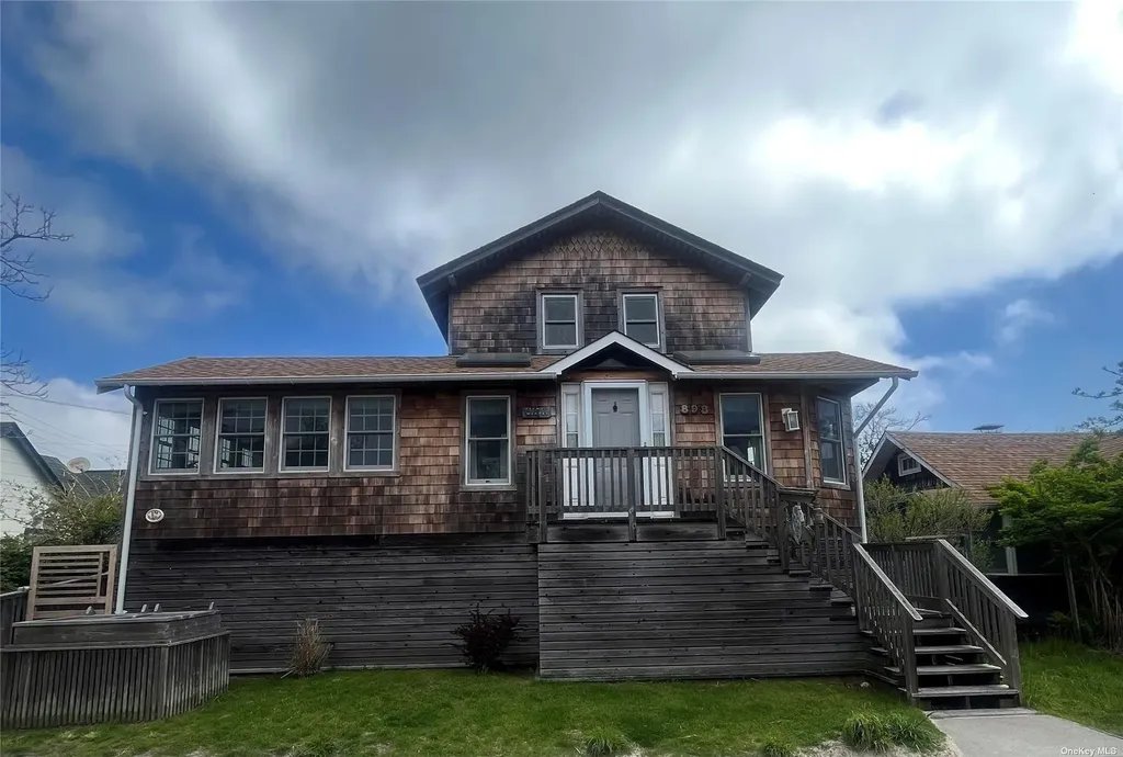 898 Evergreen Walk Ocean Beach NY 11770