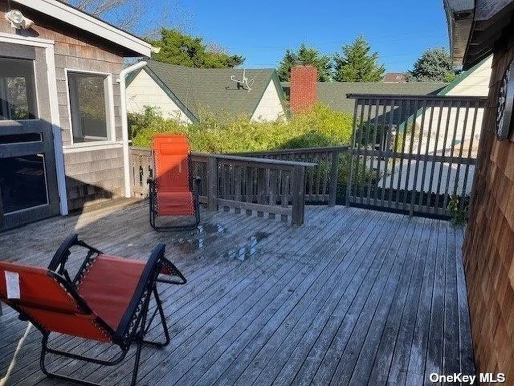898 Evergreen Walk Ocean Beach NY 11770
