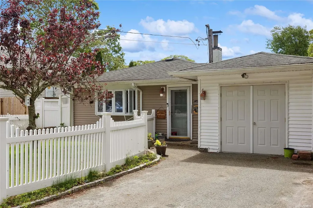 172 E Parkview Drive Shirley NY 11967