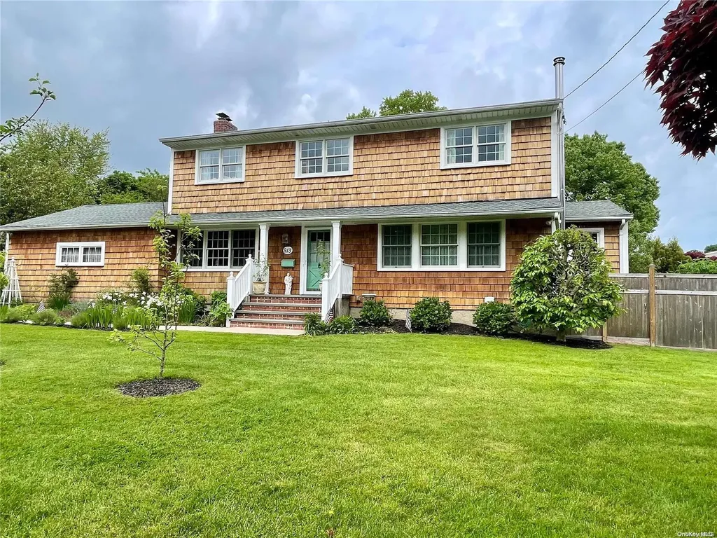 913 Hampshire Road Bay Shore NY 11706
