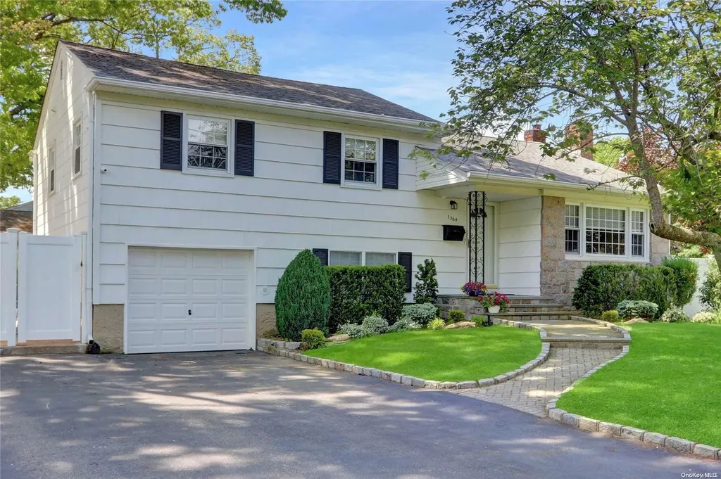 1564 Hannington Avenue Wantagh NY 11793
