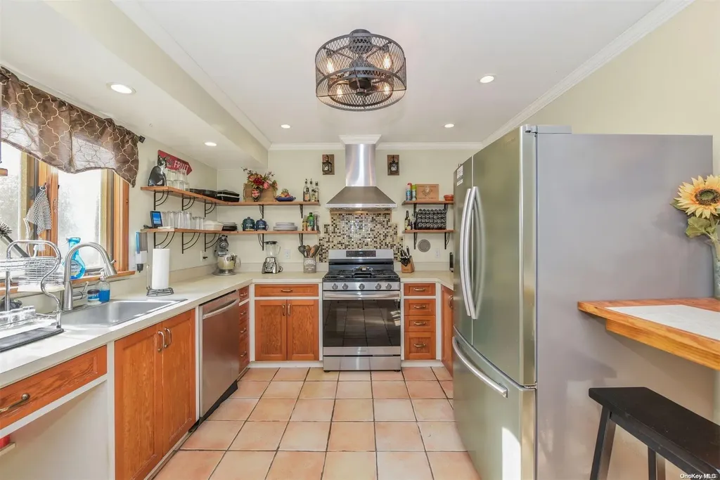 2570 Main Road Laurel NY 11948