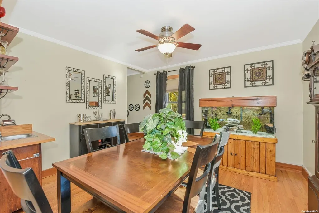 2570 Main Road Laurel NY 11948