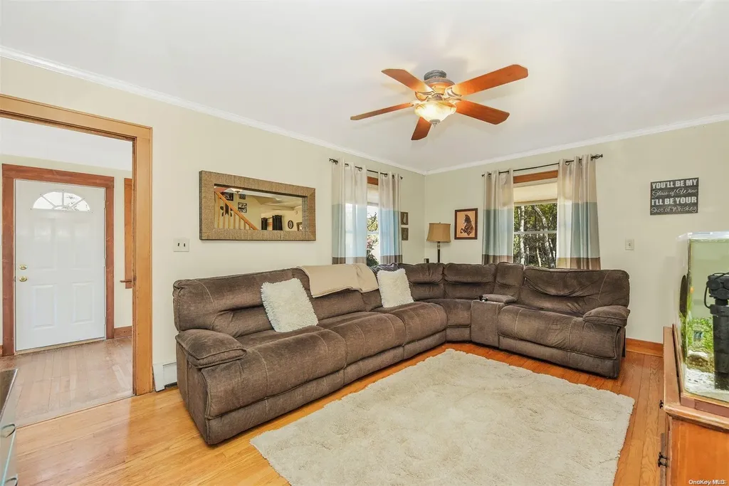 2570 Main Road Laurel NY 11948