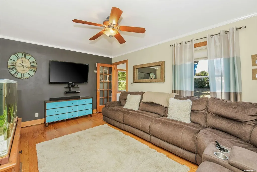2570 Main Road Laurel NY 11948