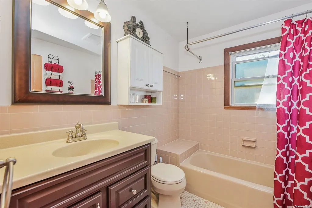 2570 Main Road Laurel NY 11948