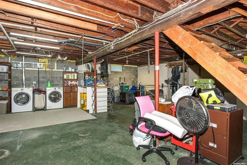 2570 Main Road Laurel NY 11948