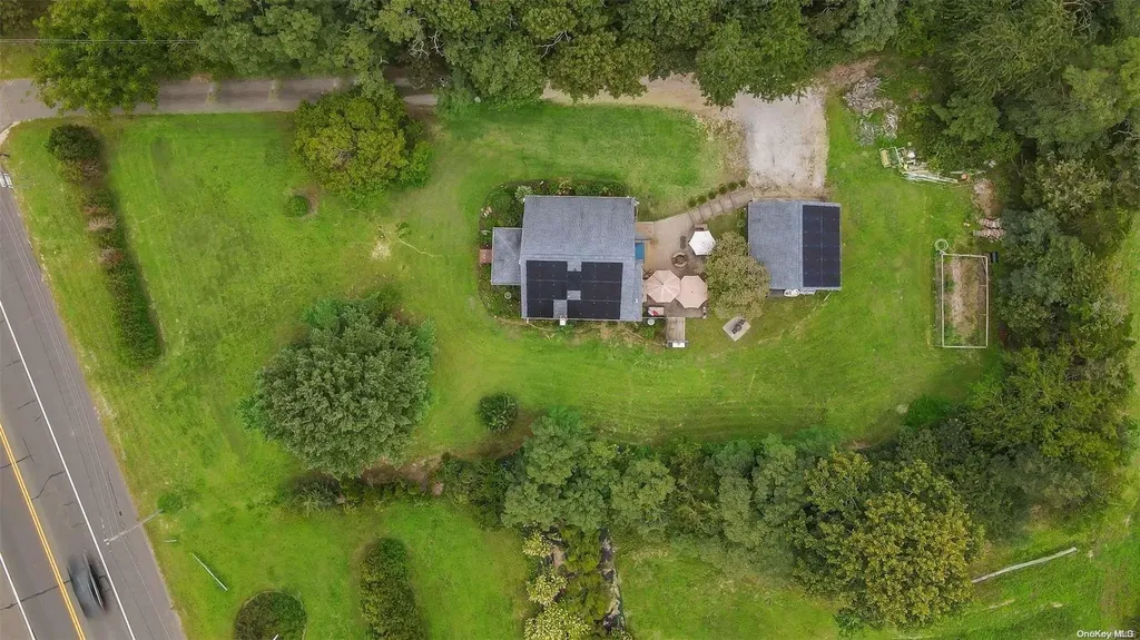 2570 Main Road Laurel NY 11948