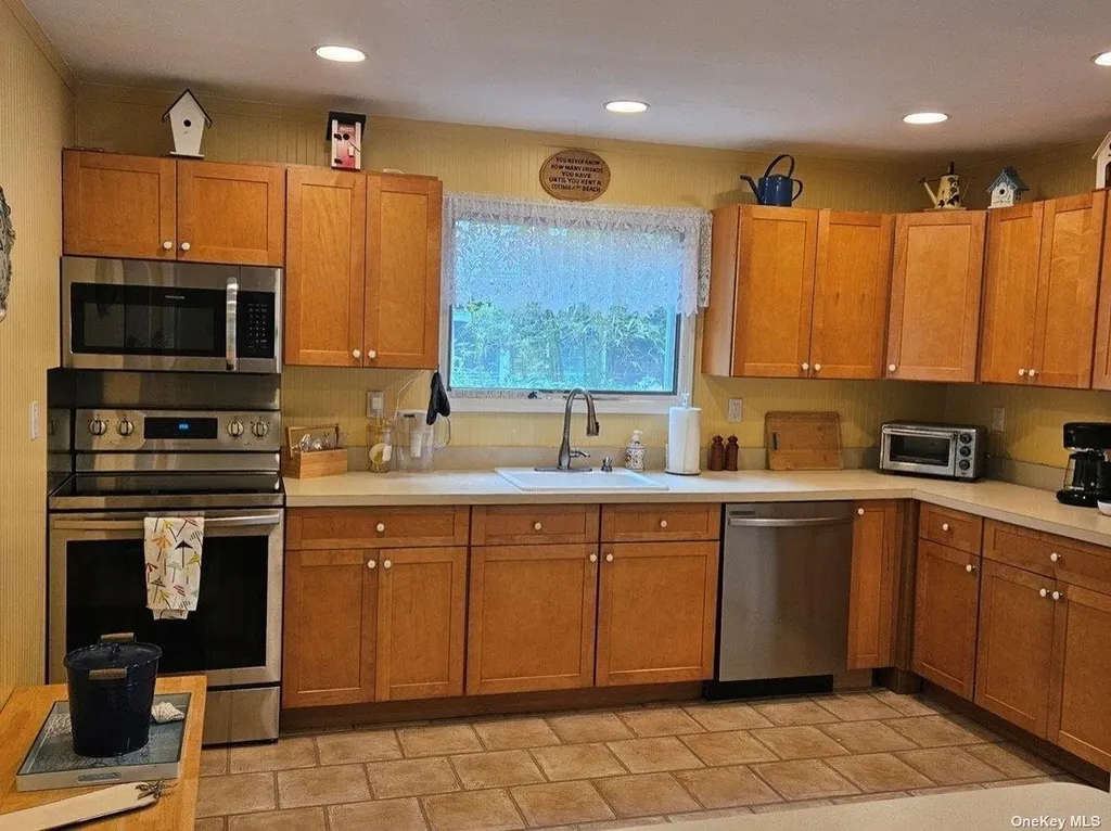 892 Evergreen Walk Ocean Beach NY 11770