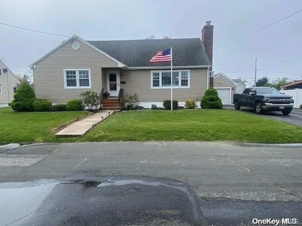 40 Schmeelk Place Copiague NY 11726