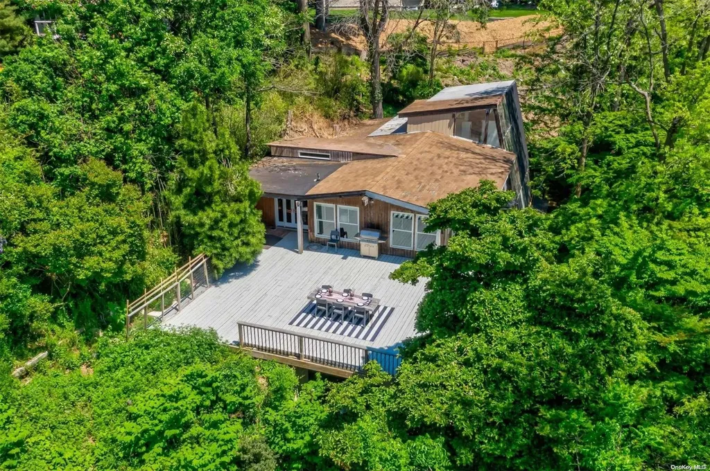 26 Argyle Drive Northport NY 11768