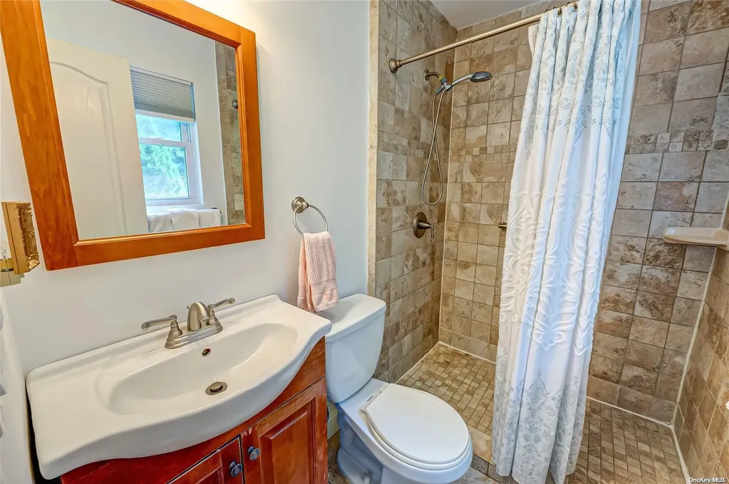 87 Old Riverhead Road Hampton Bays NY 11946