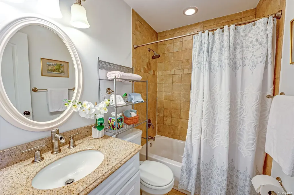 87 Old Riverhead Road Hampton Bays NY 11946