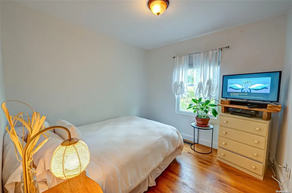 87 Old Riverhead Road Hampton Bays NY 11946