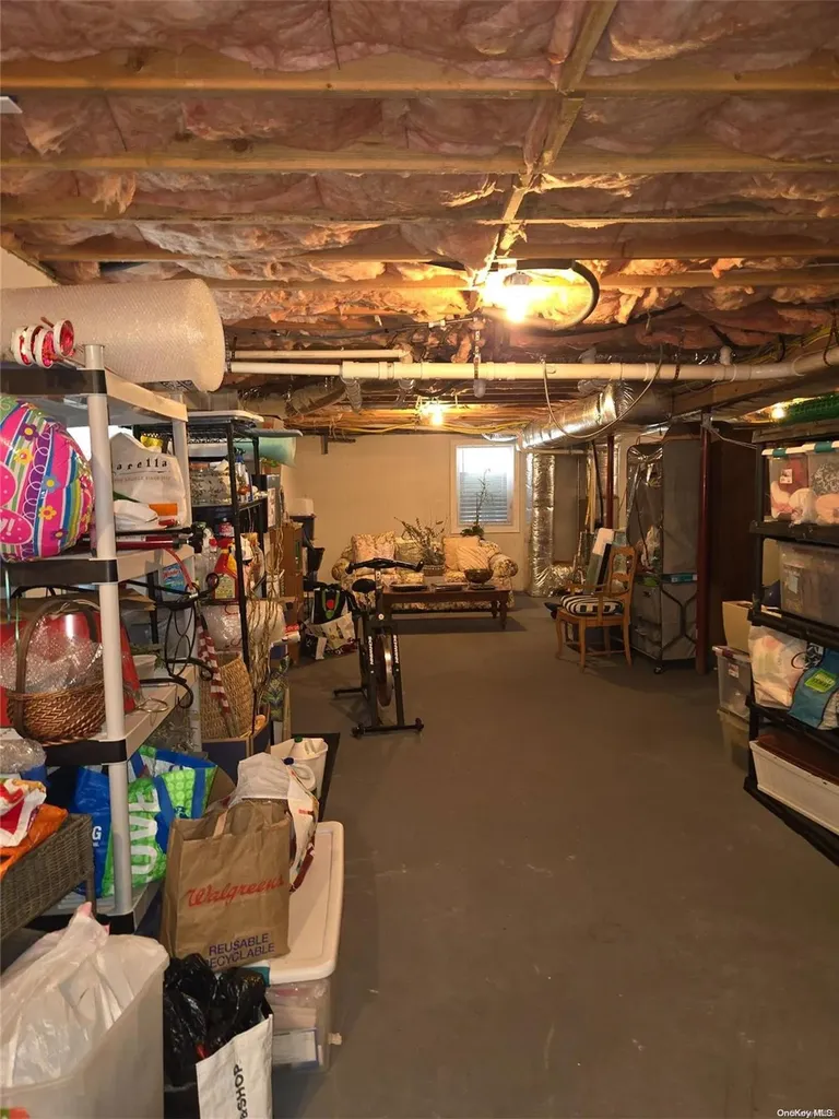 87 Old Riverhead Road Hampton Bays NY 11946